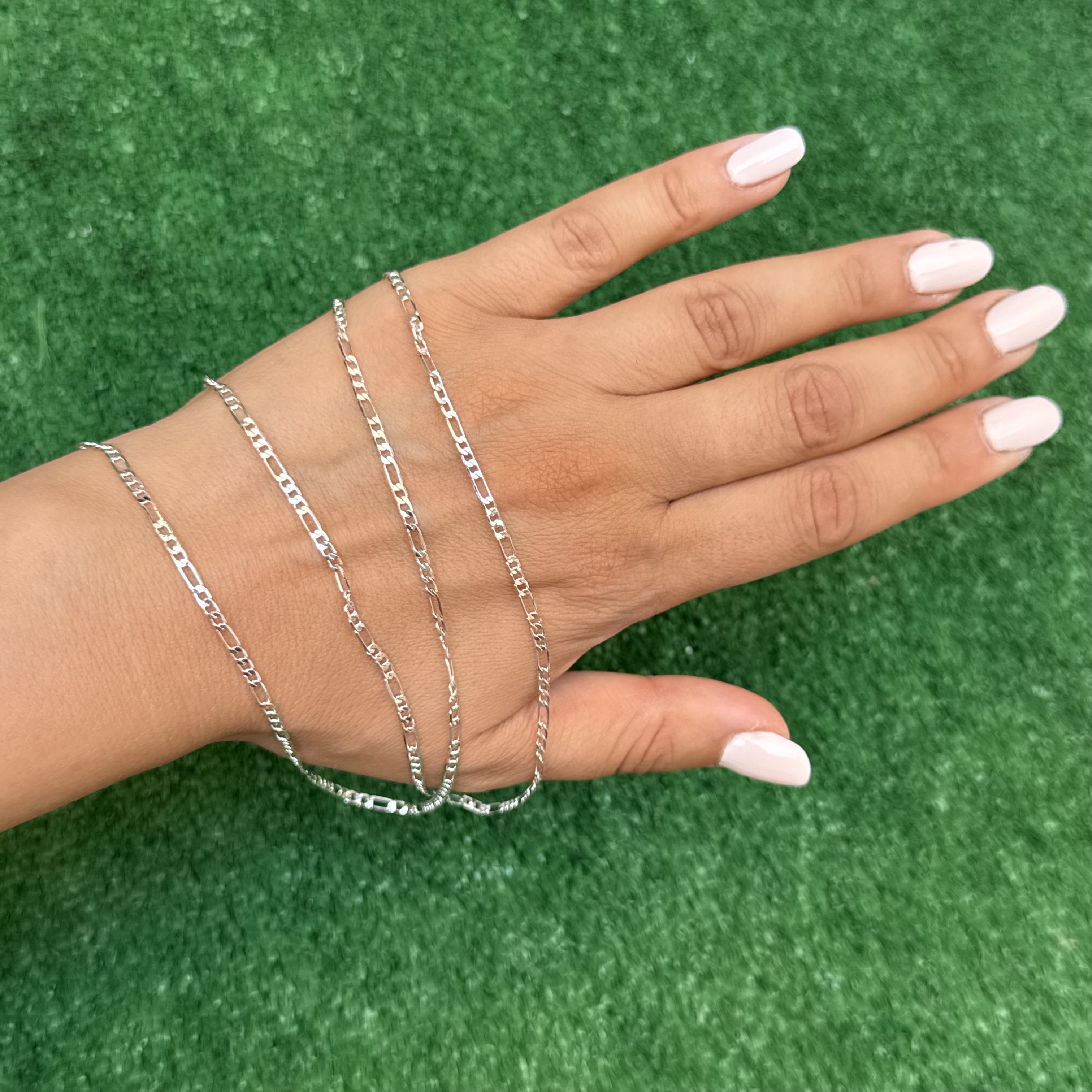 بند عينك برند accessories رنگ نقره اى
