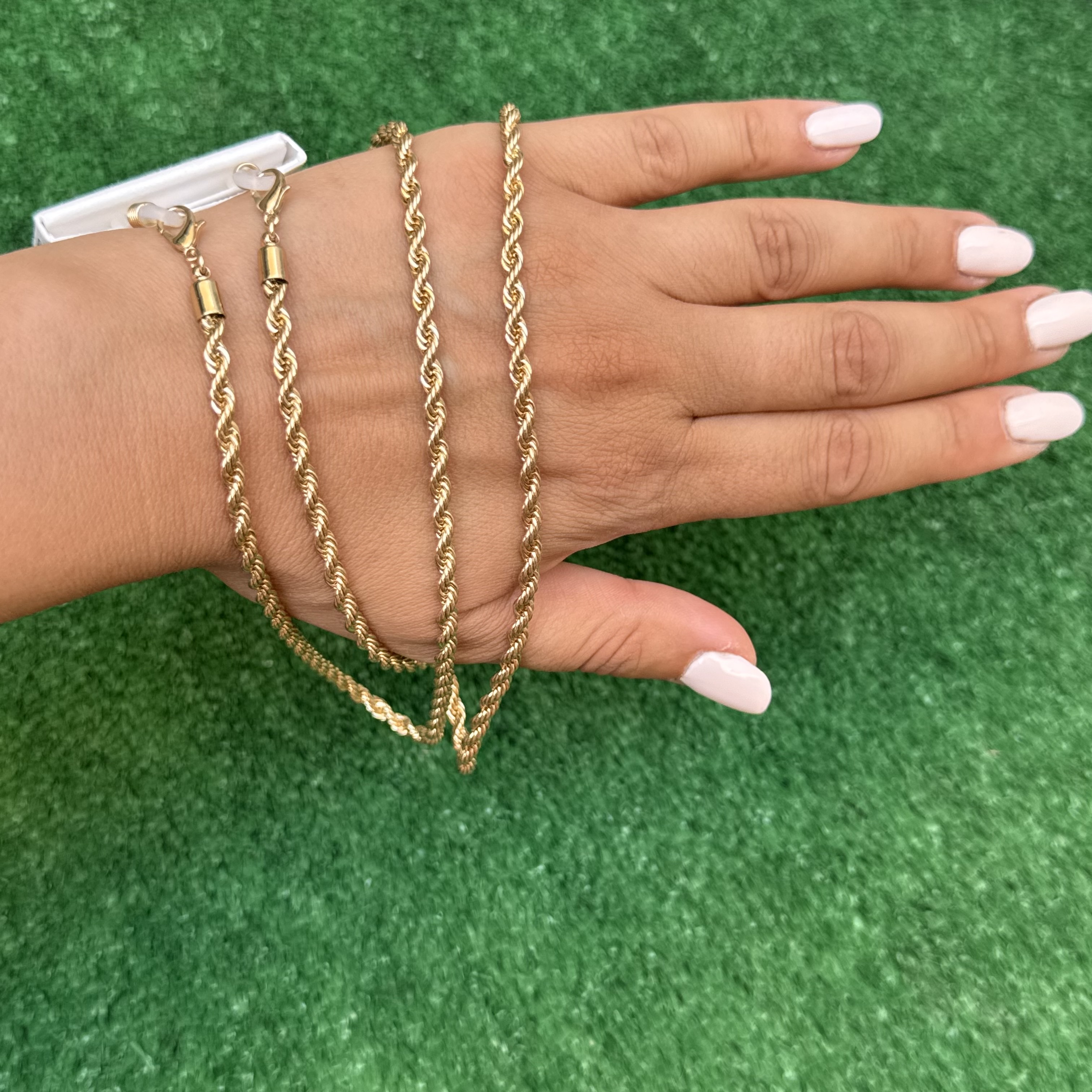 بند عينك برند accessories رنگ طلايى