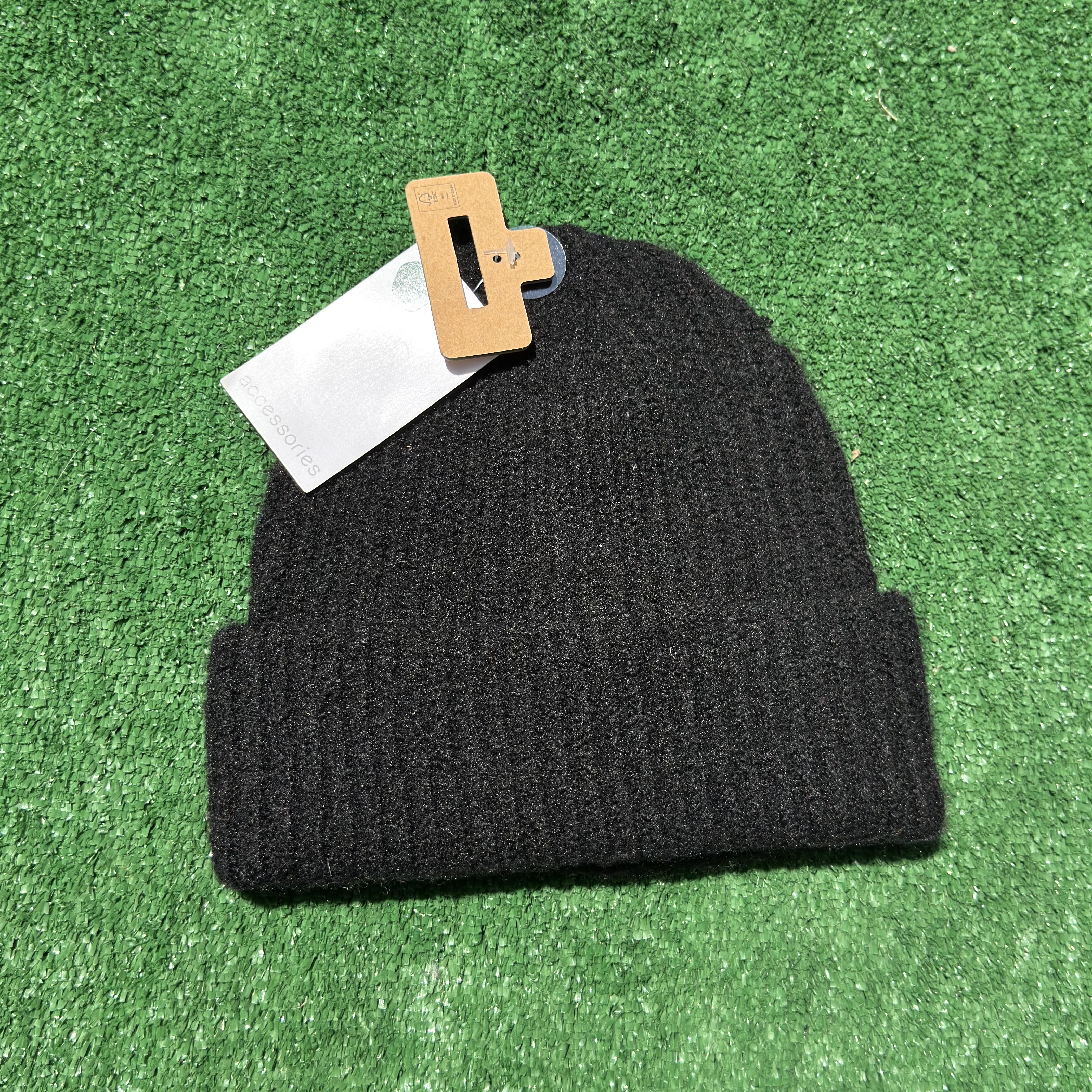 كلاه برند accessories رنگ مشكى مدل لبه دوبل